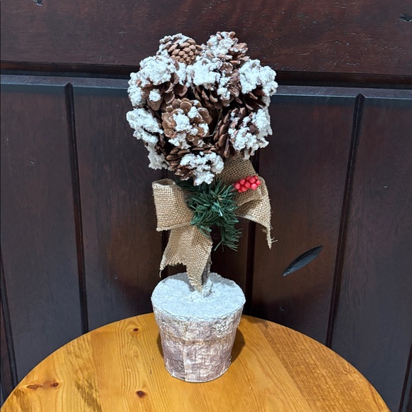 Hobby Lobby Other - Rustic Pinecone and Burlap Holiday Decor